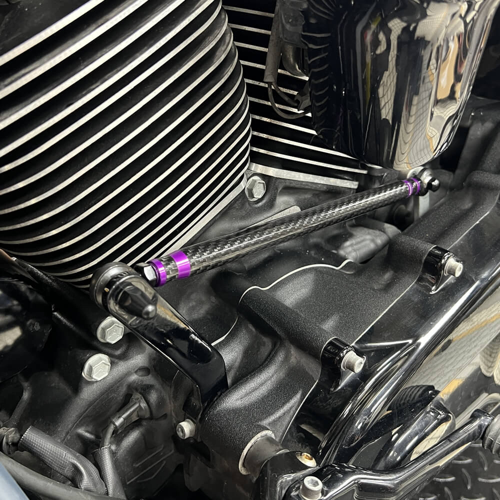 Carbon fiber adjustable Harley touring shifter linkage by Pazoma, CNC billet aluminum, no-slop shifting, compatible with FLHR and Softail models.