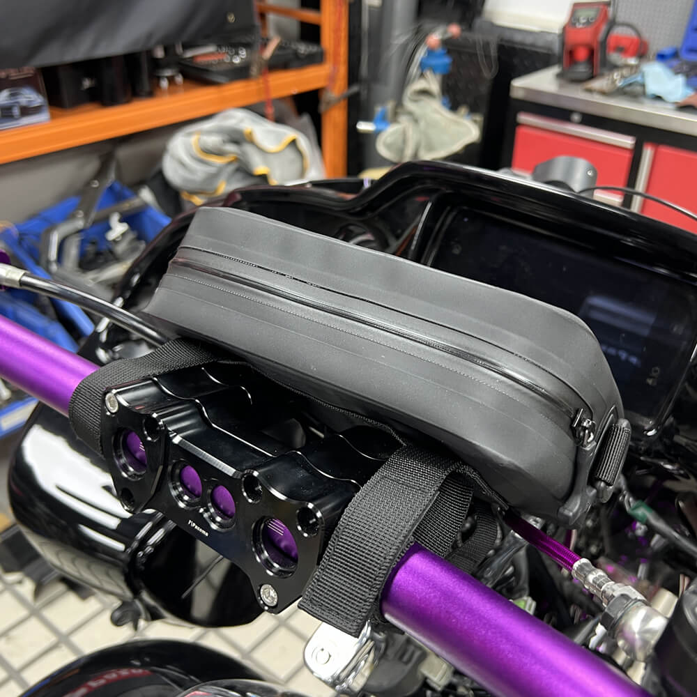 Pazoma waterproof motorcycle handlebar T-Bar bag with airtight zipper, designed for Harley Dyna and Softail all-weather riding.