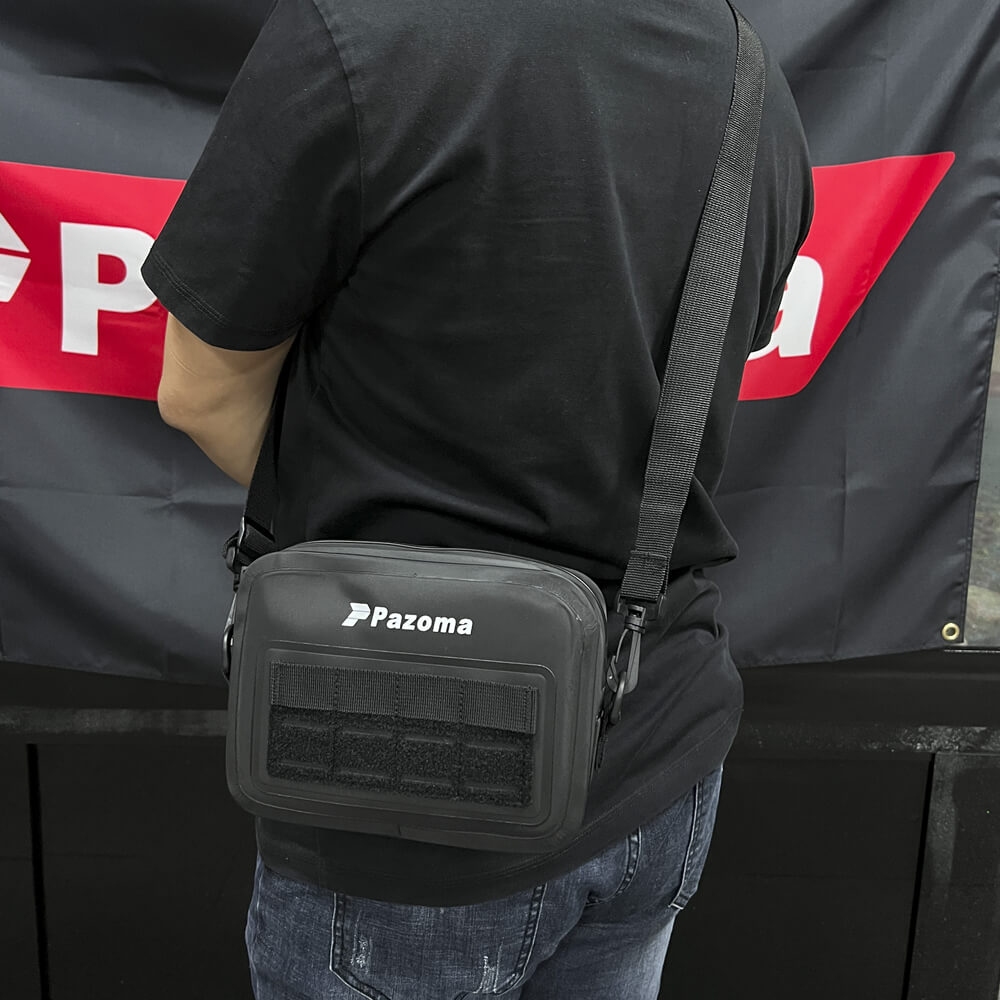 Pazoma waterproof motorcycle handlebar T-Bar bag with airtight zipper, designed for Harley Dyna and Softail all-weather riding.