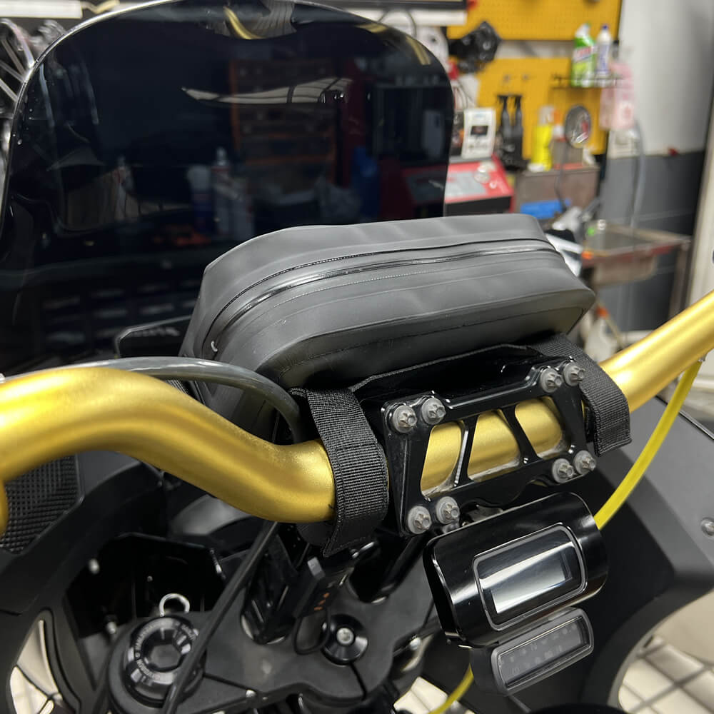 Pazoma waterproof motorcycle handlebar T-Bar bag with airtight zipper, designed for Harley Dyna Softail all-weather riding.