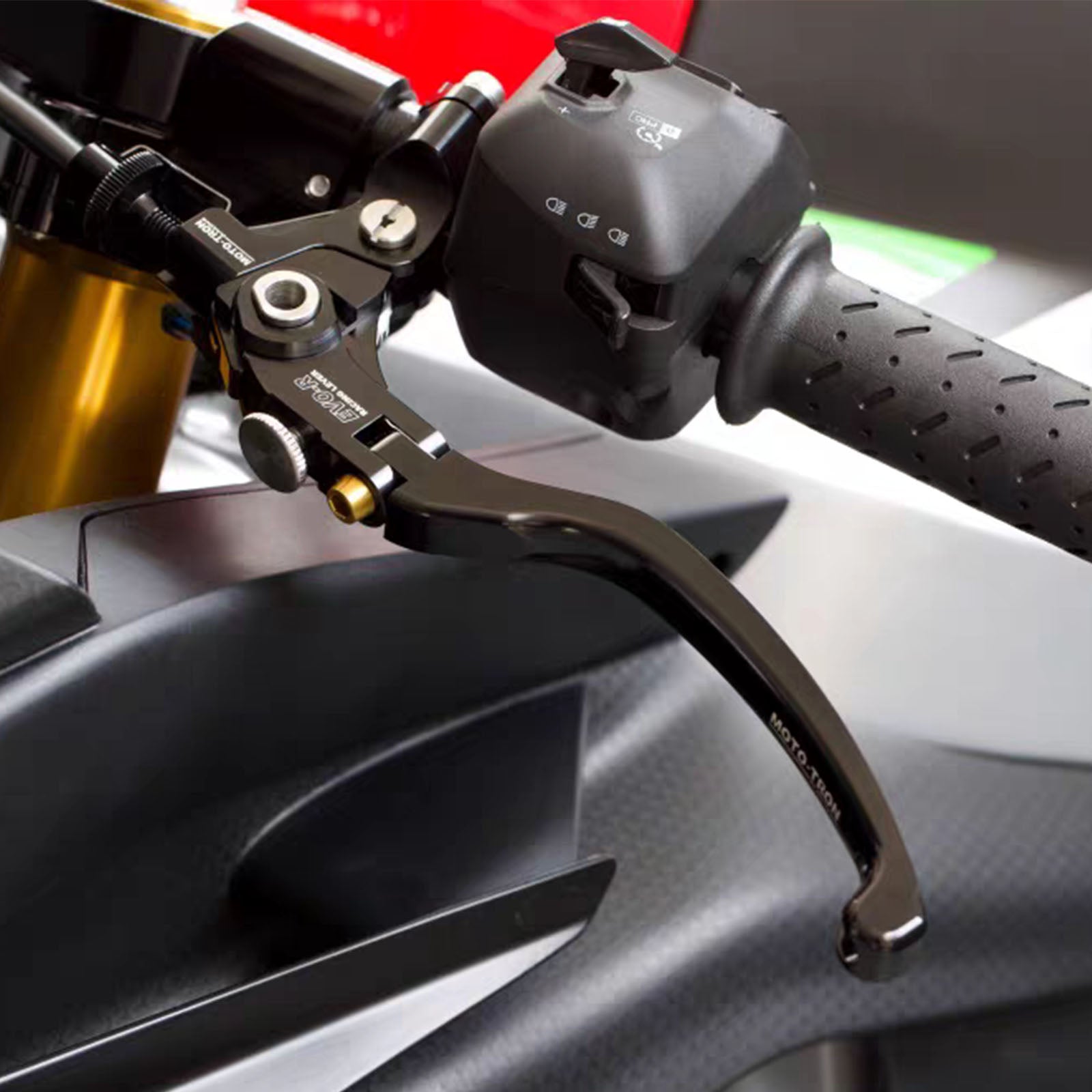 Moto-Tron lightweight racing folding clutch lever installed on Triumph Street Triple 765 R S RS motorcycle.