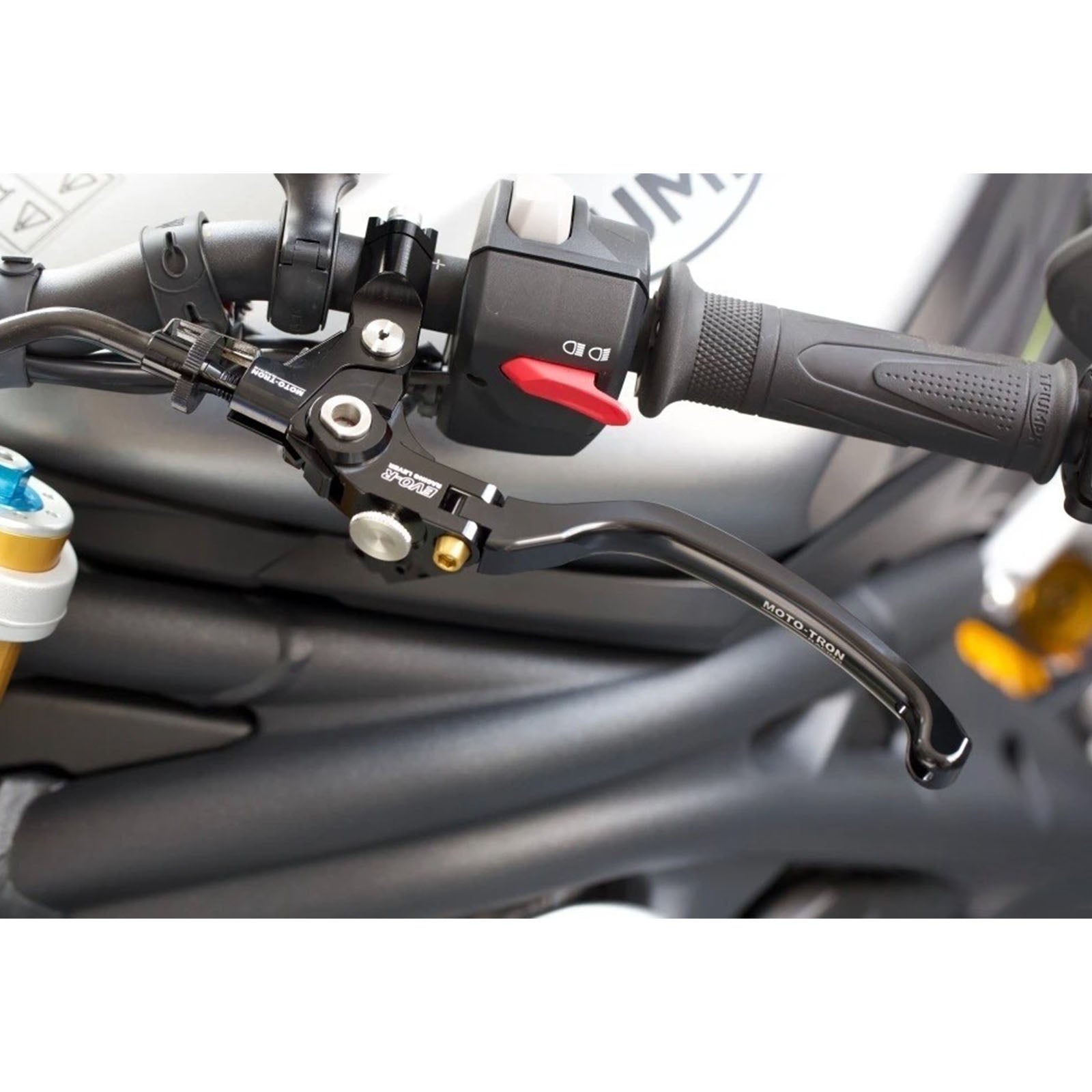 Moto-Tron lightweight racing folding clutch lever installed on Yamaha YZF R9 R1 R1M FZ1 MT10 motorcycle.